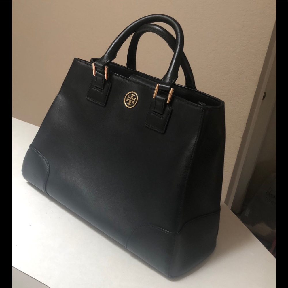 Tory Burch Robinson triangle tote bag.❤️